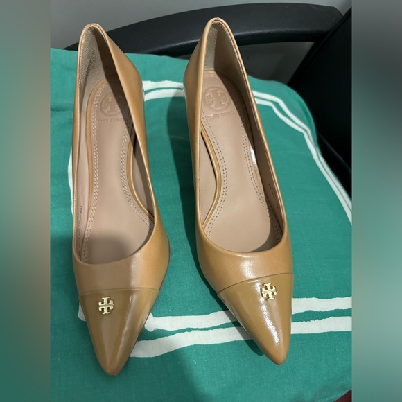 Tory Burch Nude/Tan Leather Stiletto Pumps Size 6 - Picture 13 of 16